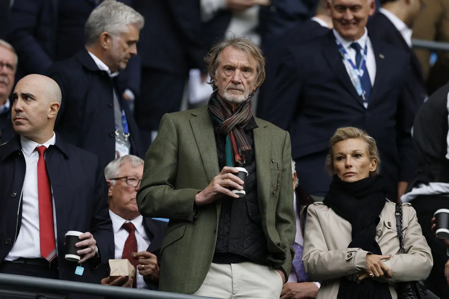 Sir Jim Ratcliffe (i midten) har været medejer i Manchester United i godt to år. (Arkivfoto).