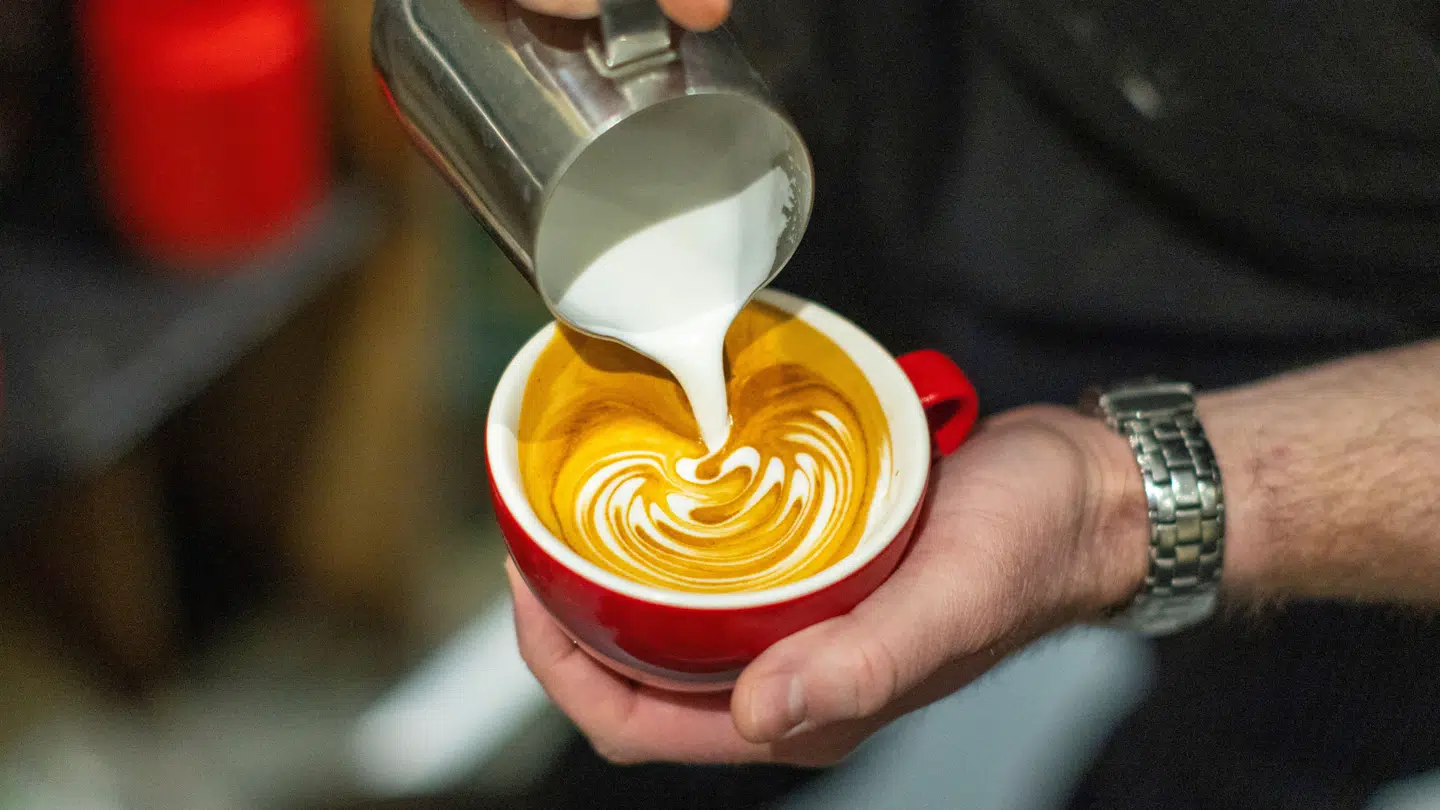 Daglige kopper kaffe kan måske holde doktoren væk, viser nyt studie.