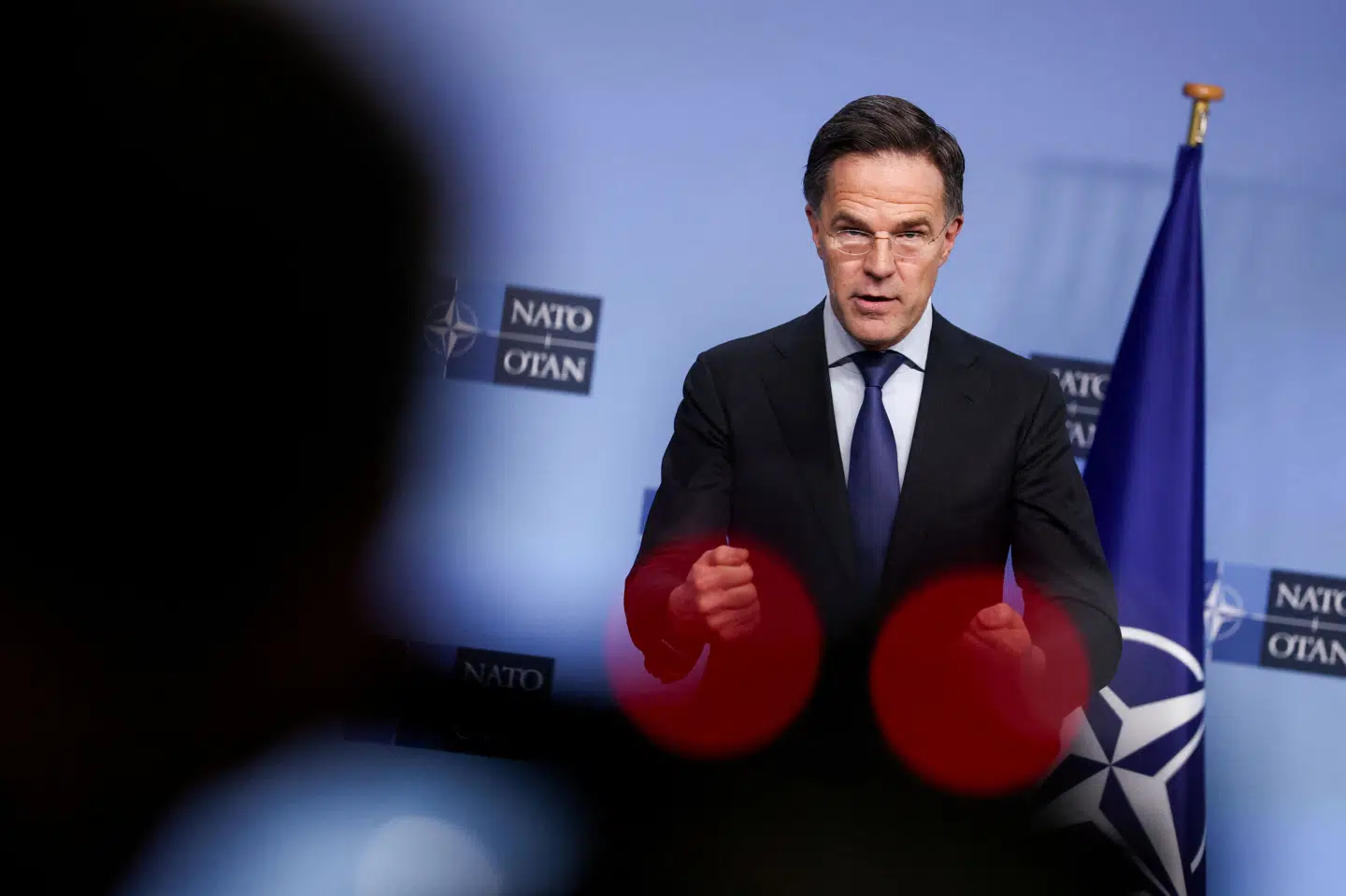 Europa har taget forsvarsoprustningen i egne hænder og det øger markant den europæiske rolle i Nato, siger generalsekretær Mark Rutte. Han fremhæver Danmark som et af de Nato-lande, der hurtigt har leveret på det nye mål om oprustning.