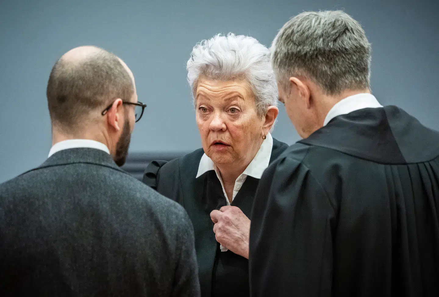 Marius Borg Høibys forsvarsadvokater Ellen Holager Andenæs og Petar Sekulic ses her torsdag i retten i Oslo tale med efterforskningsleder Andreas Kruszewski.