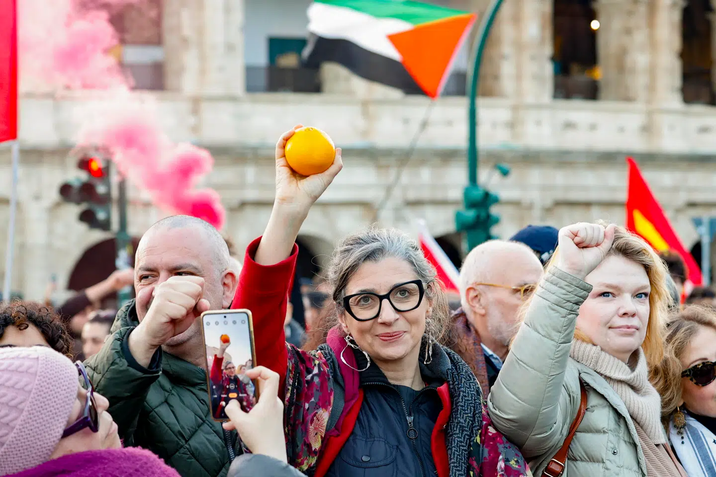 Francesca Albanese er blevet et ikon på den globale venstrefløj for sin voldsomme kritik af Israel. Men Israel beskylder hende for antisemitisme, og stadig flere regeringer mener, at hendes aktisme er uforenelig med hendes rolle som FN-rapportør.
