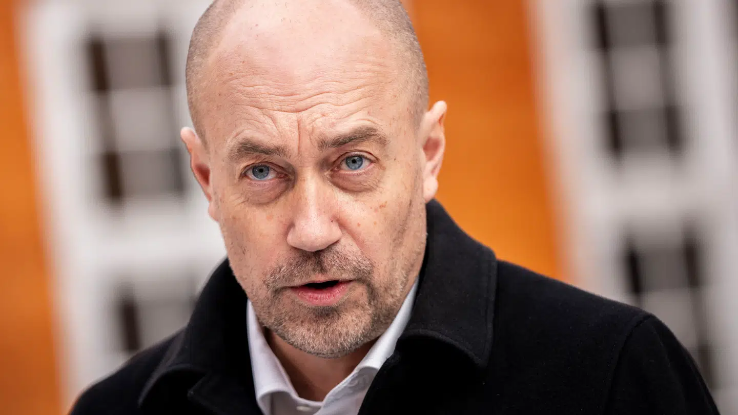 Først kom kritikken fra en ministerkollega. Nu breder stormen sig på Christiansborg for Magnus Heunicke.