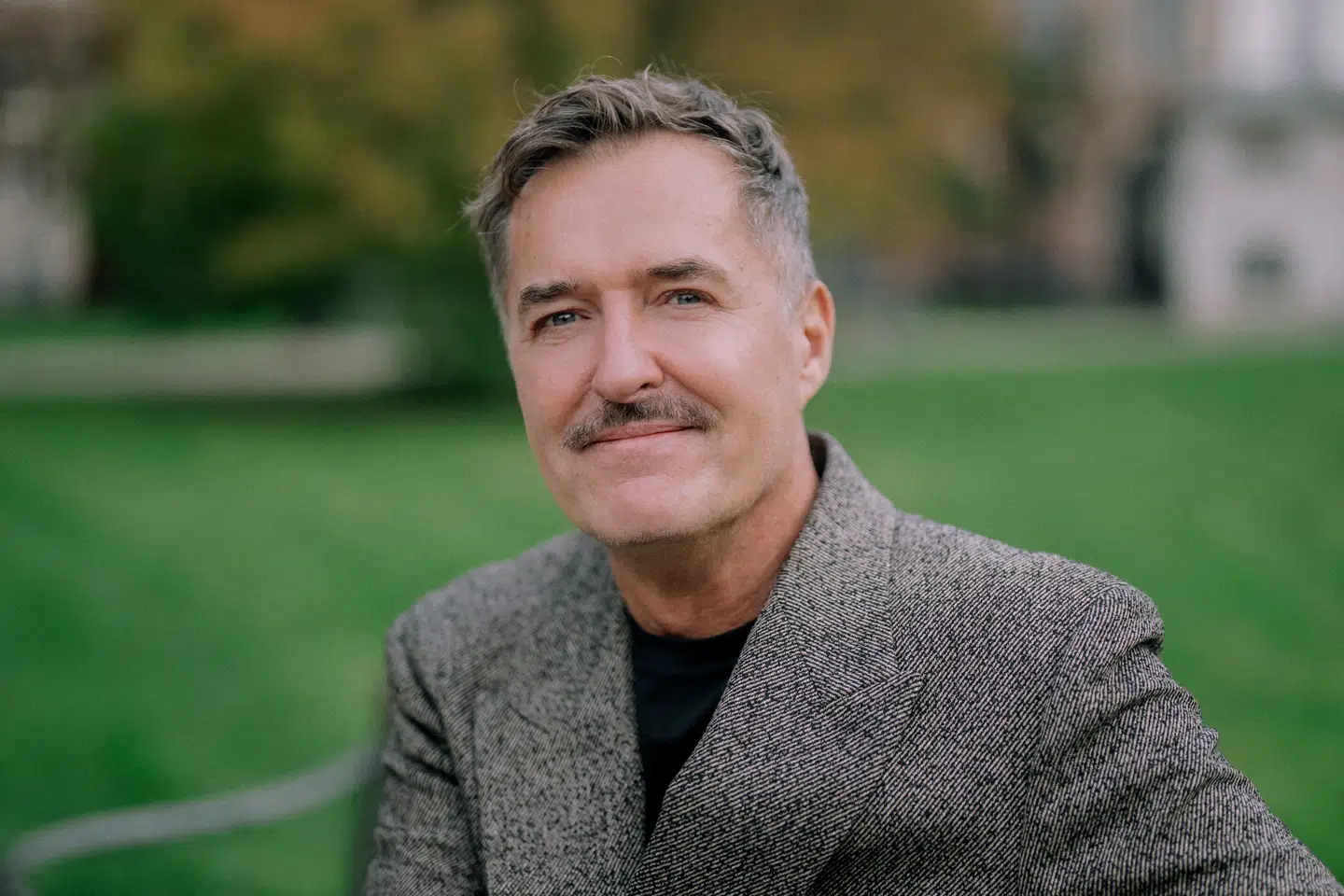 Jakob Steen Olsen er kulturkommentator og kongehusekspert på Berlingske. Til denne eksklusive salon kan du få al hans viden om skandalerne i de europæiske kongehuse.