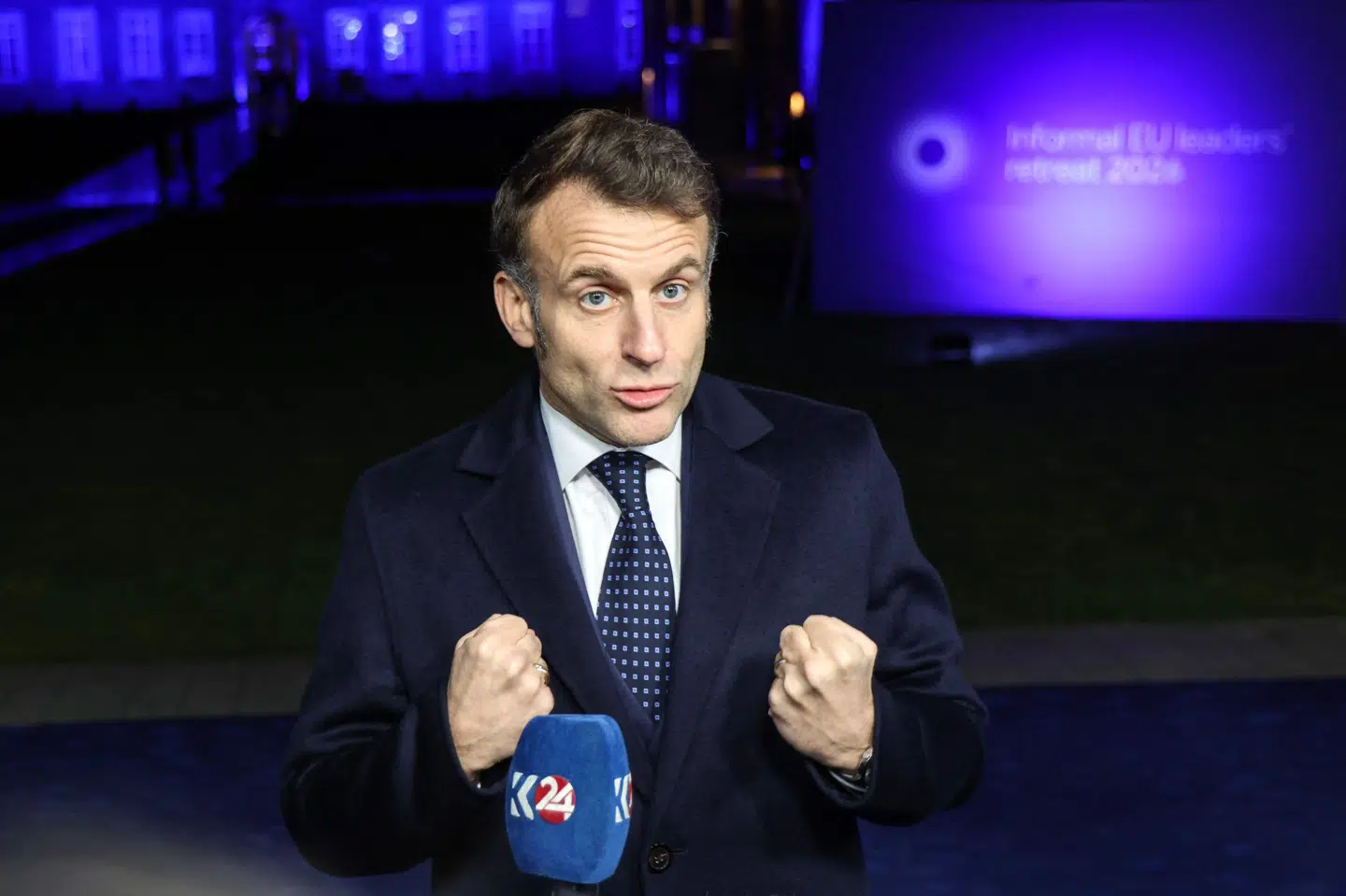 Frankrigs præsident, Emmanuel Macron, siger efter et uformelt topmøde torsdag, at EU skal få energipriserne ned og investere i innovation. Vejen til det er fælles EU-gæld, lyder det.