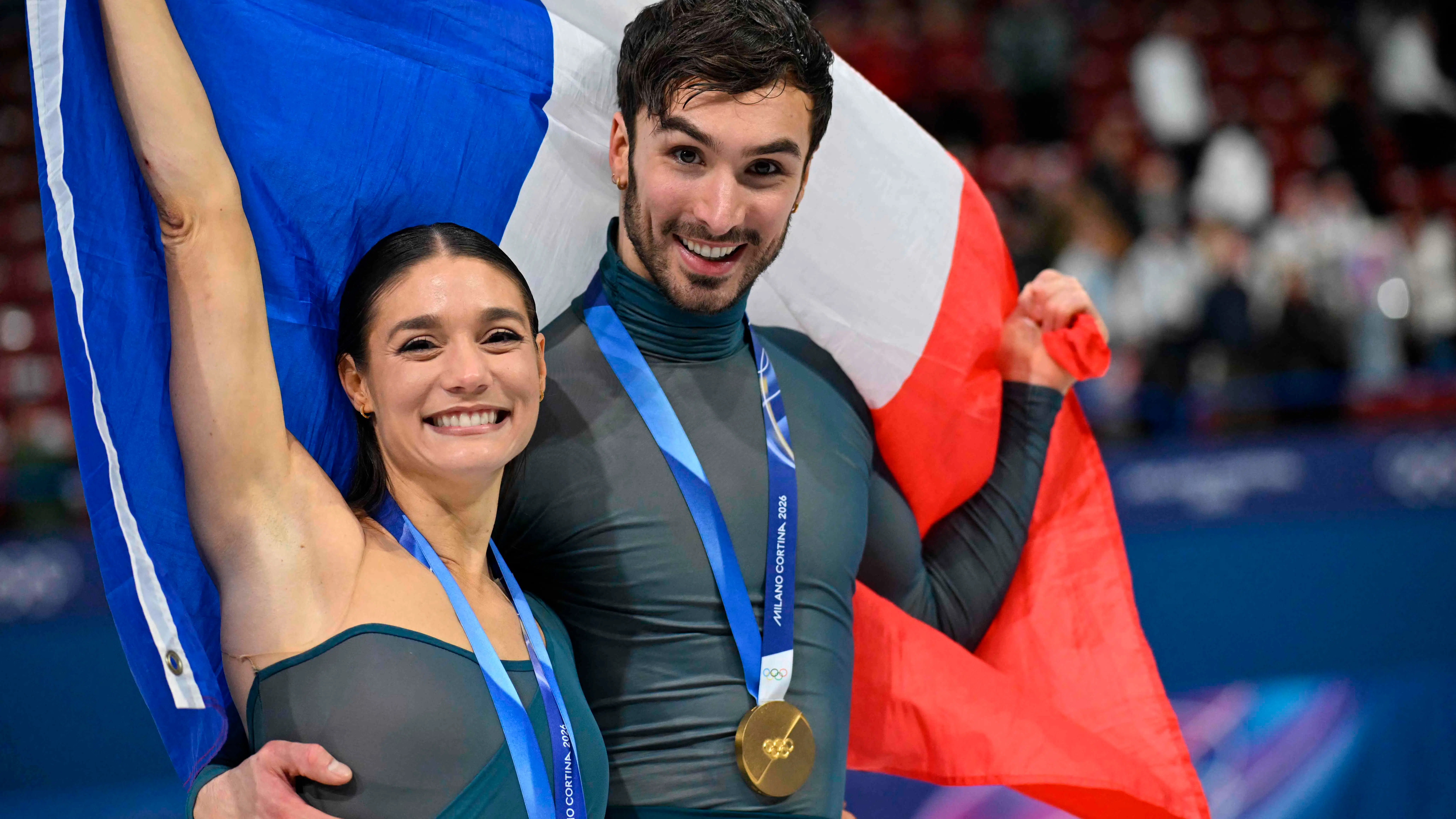 Franske kunstskøjteløbere løb med guldet midt i massiv modvind