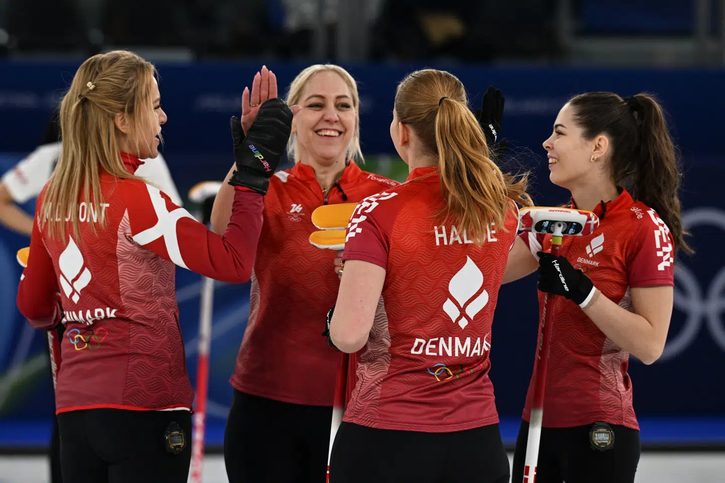 Danskerne førte de meste af opgøret mod Japan og endte med at tage en sejr mod medaljeindehavernes i anden kamp ved OL.