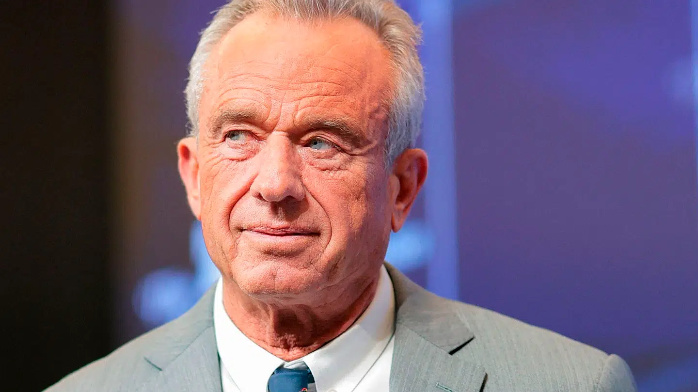 Den vaccineskeptiske sundhedsminister fortæller nu ærligt i en podcast, hvordan han var ligeglad med at få Corona.