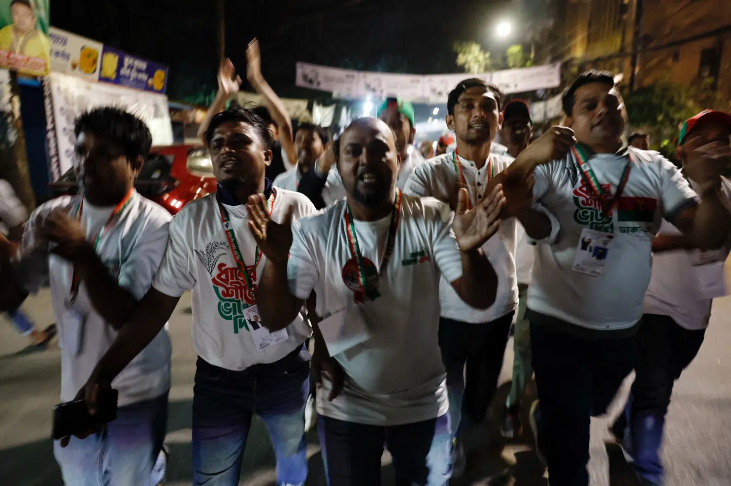 Støtter af Bangladesh Nationalist Party (BNP) ses torsdag fejre meldinger om, at partiet har vundet valget i landet.