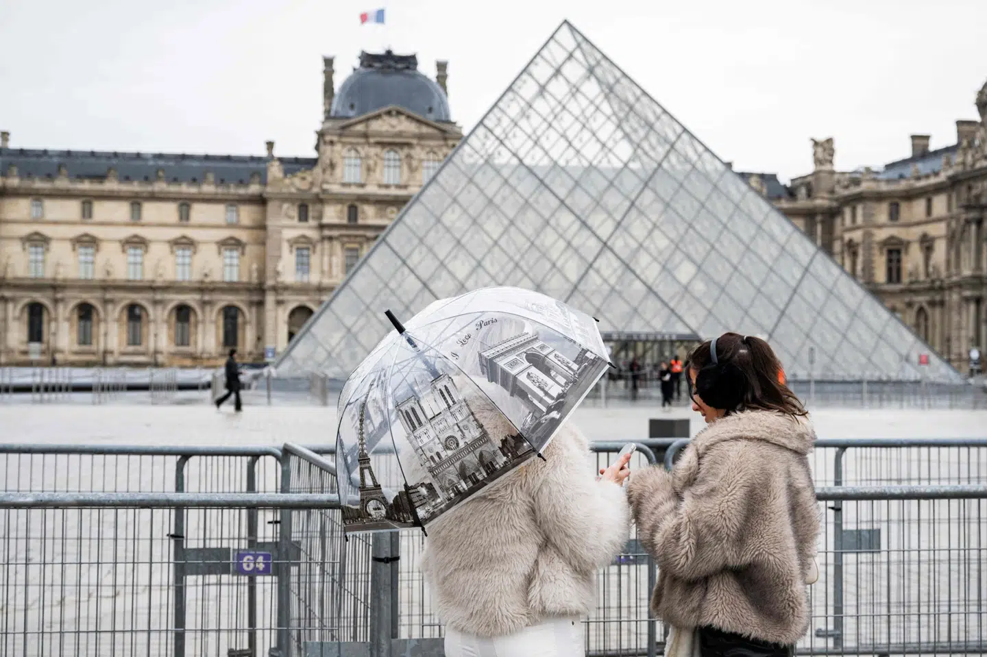 Louvre er verdens mest besøgte kunstmuseum med op mod ni millioner besøgende om året. (Arkivfoto).