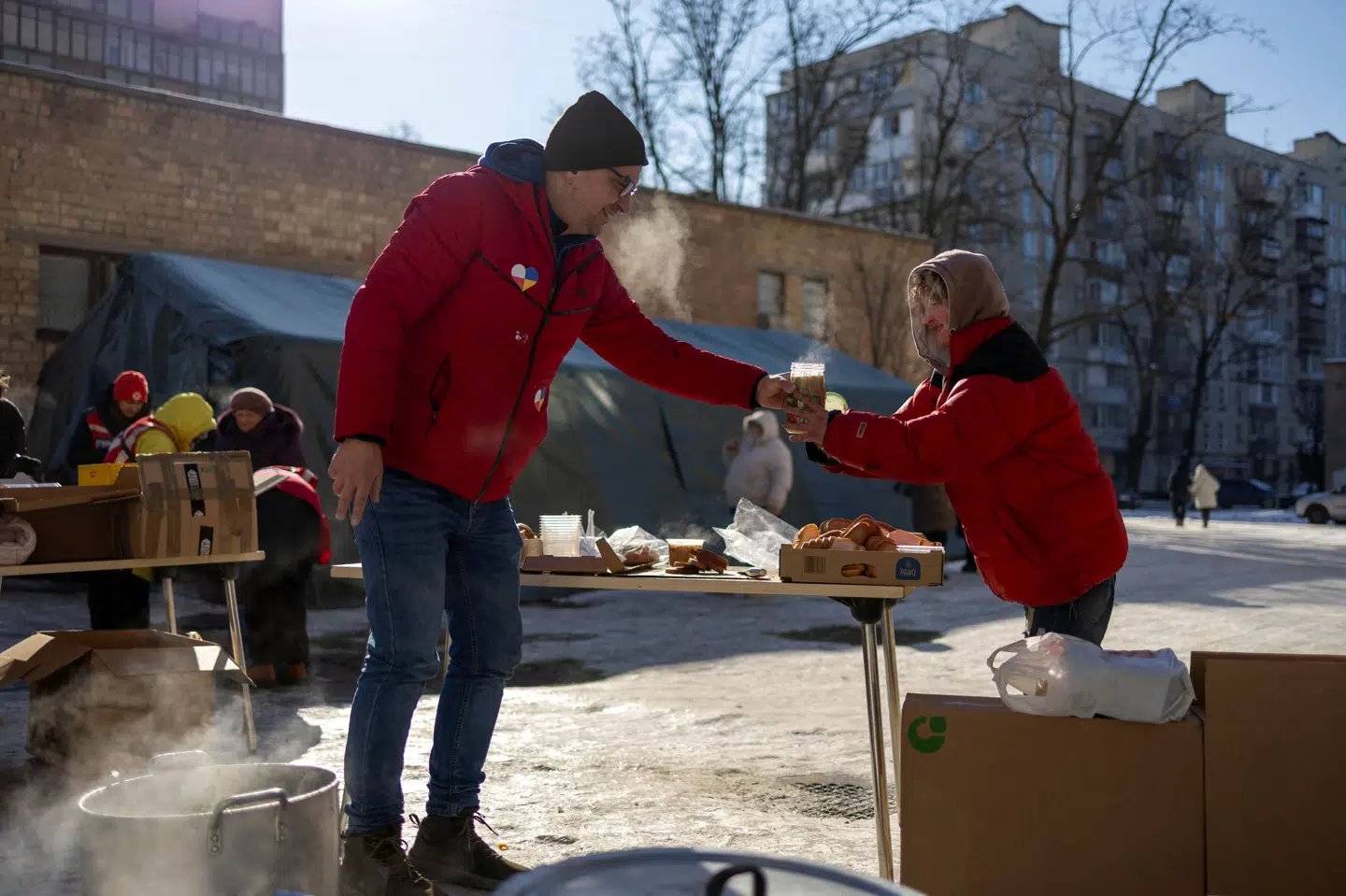 Tidligere på måneden blev der delt suppe ud i Ukraines hovedstad, Kyiv, hvor der er sket strømafbrydelser som følge af russiske angreb. (Arkivfoto).