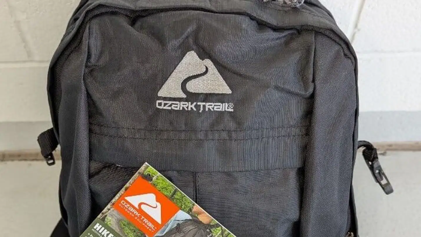 Den formodede gerningsmand skulle have båret en 'Ozark Trail Hiker Pack'-rygsæk. Den ligner denne.