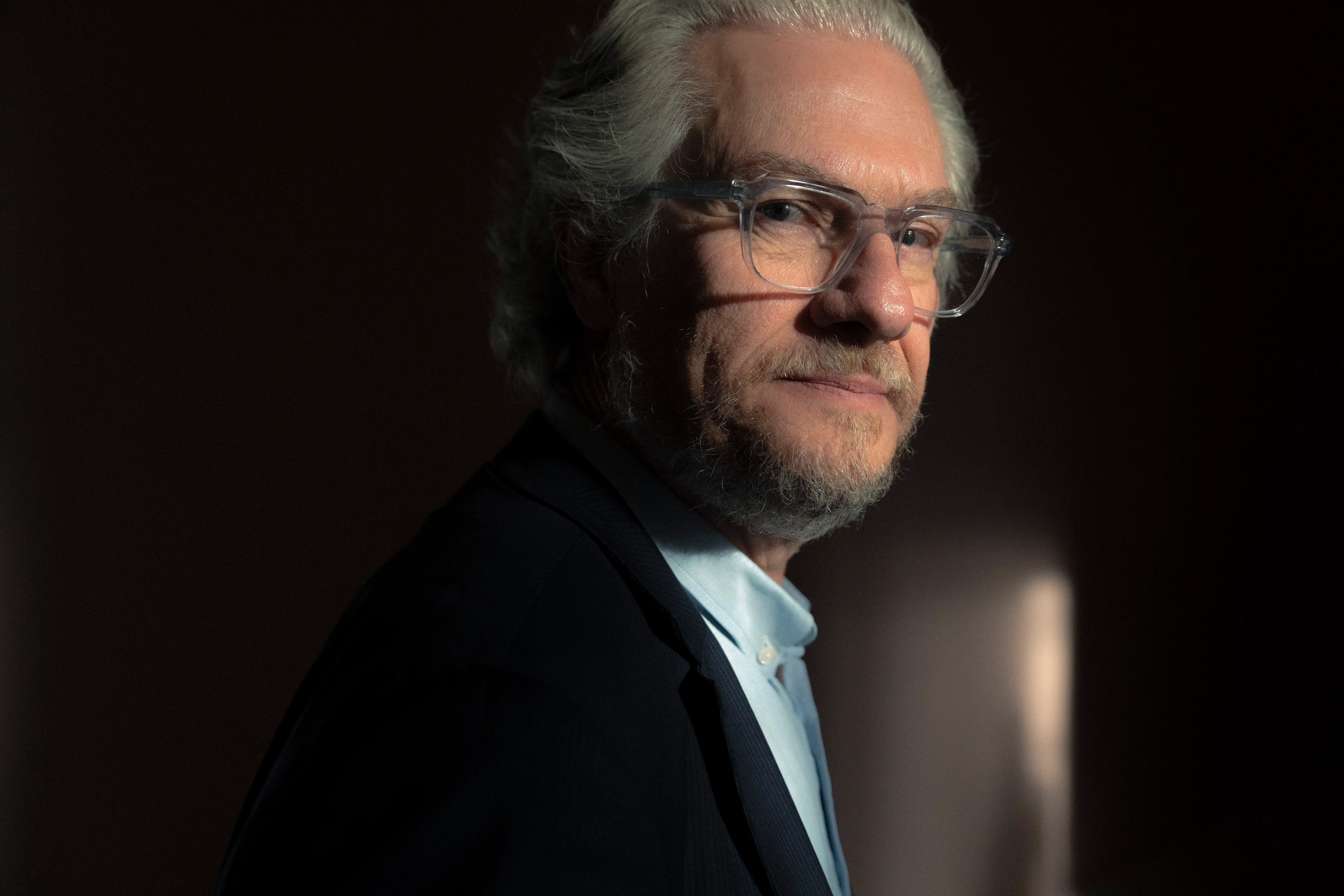 Henrik Dahl stemte for, at transkvinder skal anerkendes som kvinder: Det var en fejl, erkender han nu