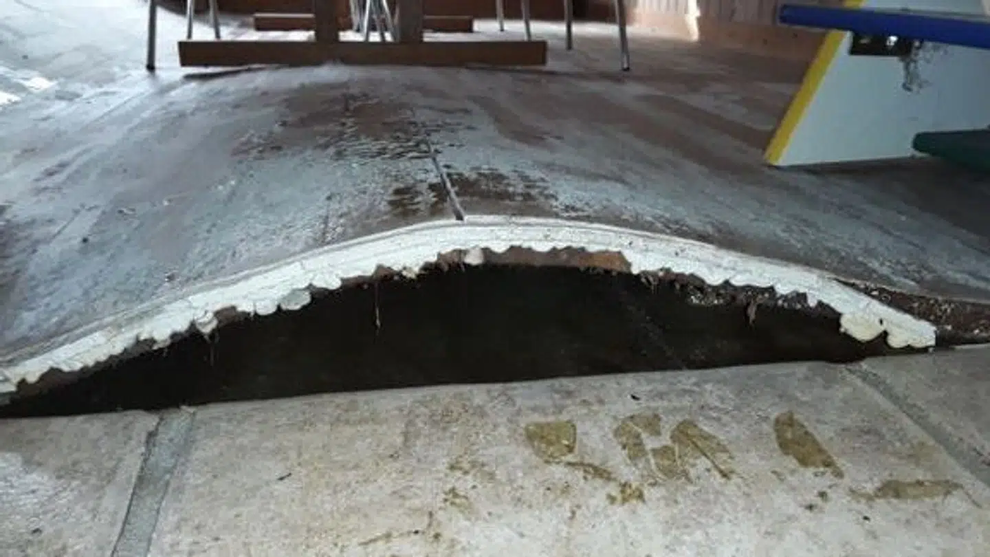 Hård frost kan føre til store skader på huse.