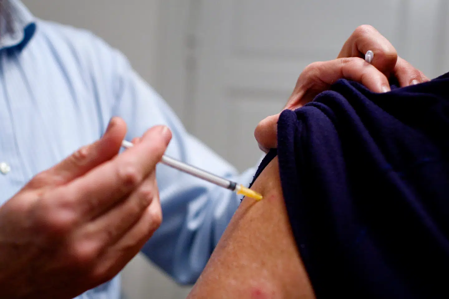Knap 1,5 millioner danskere er denne vinter blevet vaccineret for at beskytte sig mod influenza, og blandt ældre over 65 år, som får det tilbudt gratis, har 75 procent gjort brug af det. Men hvor godt virker vaccinen; det giver SSI nu sit bud på.