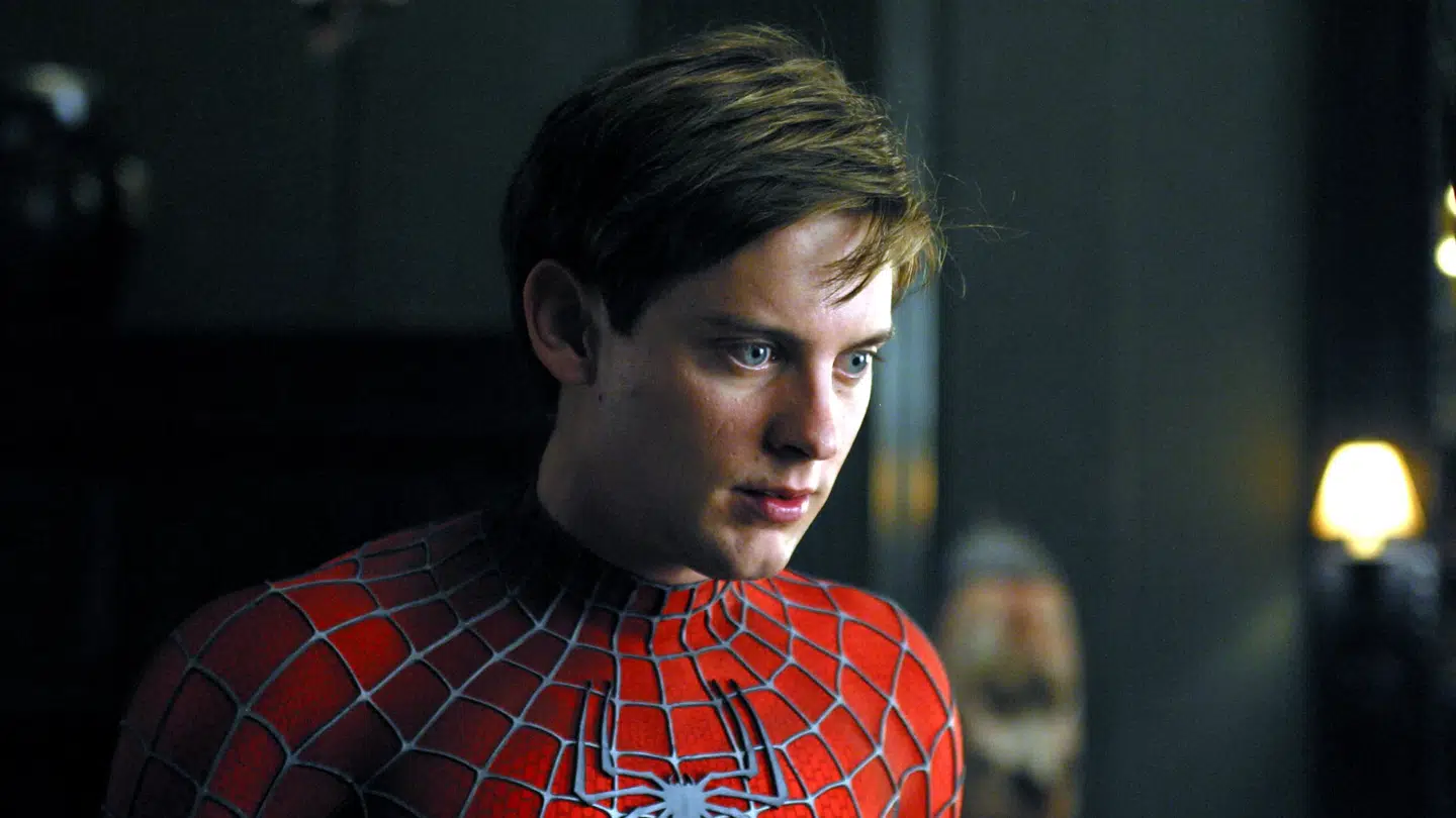Tobey McGuire blev verdenskendt i hovedrollen som Spiderman, og nu bliver han og hans date til Superbowl, Mishka Silva, drillet med memes fra selvsamme rolle. Foto: Columbia Pictures/Everett Collection/PR