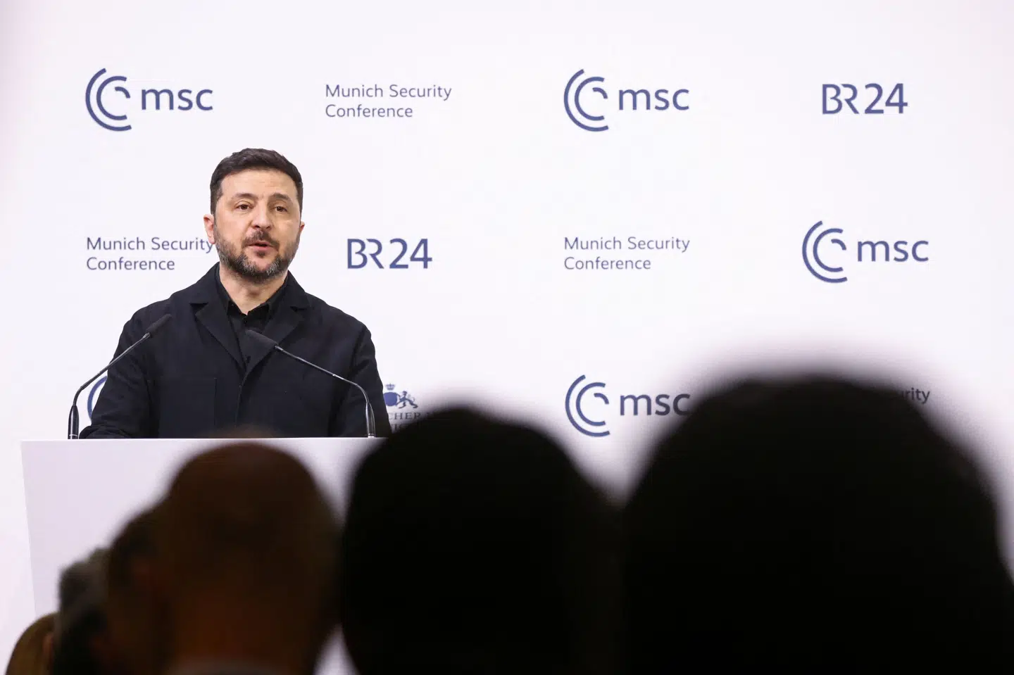 Ukraines præsident, Volodymyr Zelenskyj, er lørdag på talerstolen ved sikkerhedskonferencen i München.