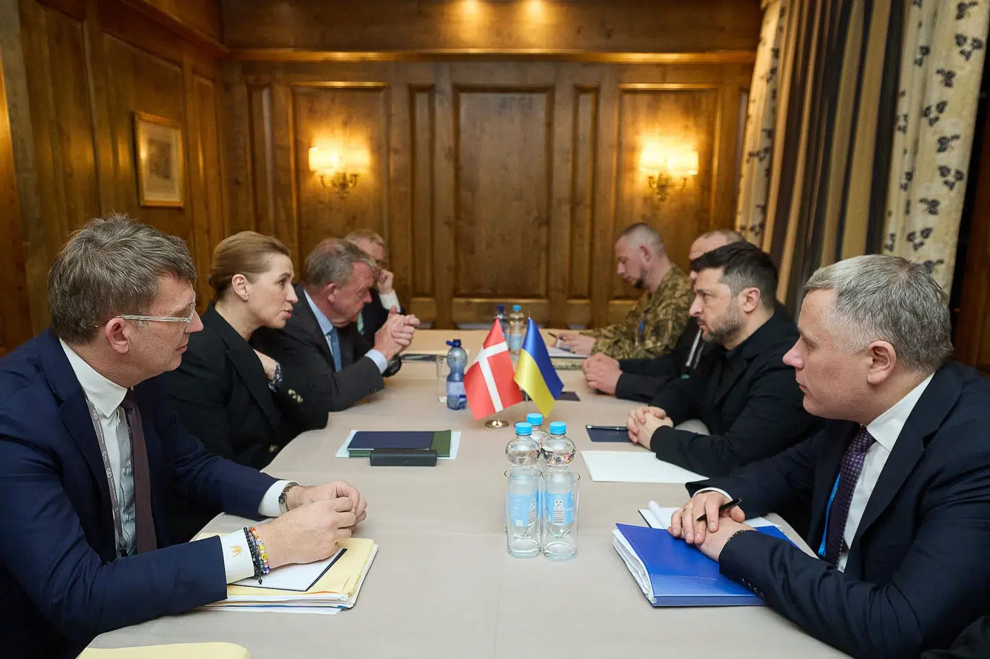 Statsminister Mette Frederiksen (S) forventer, at Putin vil fortsætte med at angribe europæiske lande selv, hvis der bliver indgået en fredsaftale i Ukraine. Derfor er fem procent af bruttonationalproduktet til forsvar måske ikke nok, mener Mette Frederiksen (Arkivfoto).