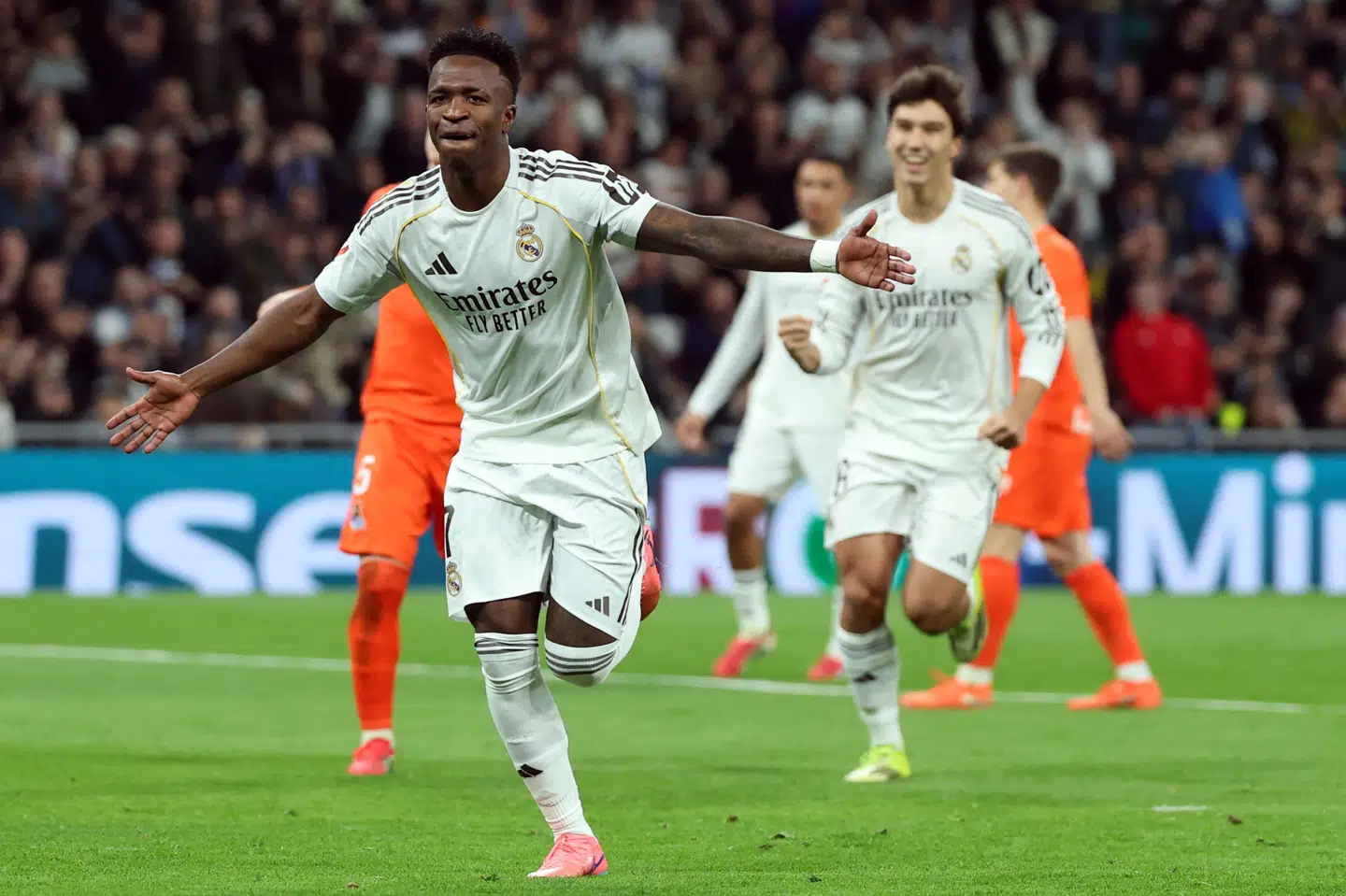 Vinicius Junior scorede to gange på straffespark i Real Madrids sejr over Real Sociedad.