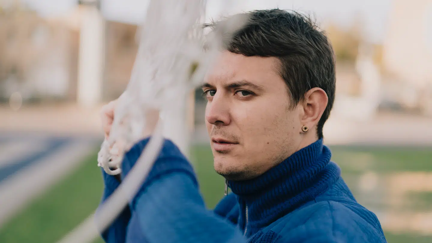 Digter Caspar Eric danner par med den kendte forfatter og debattør Emma Holten.