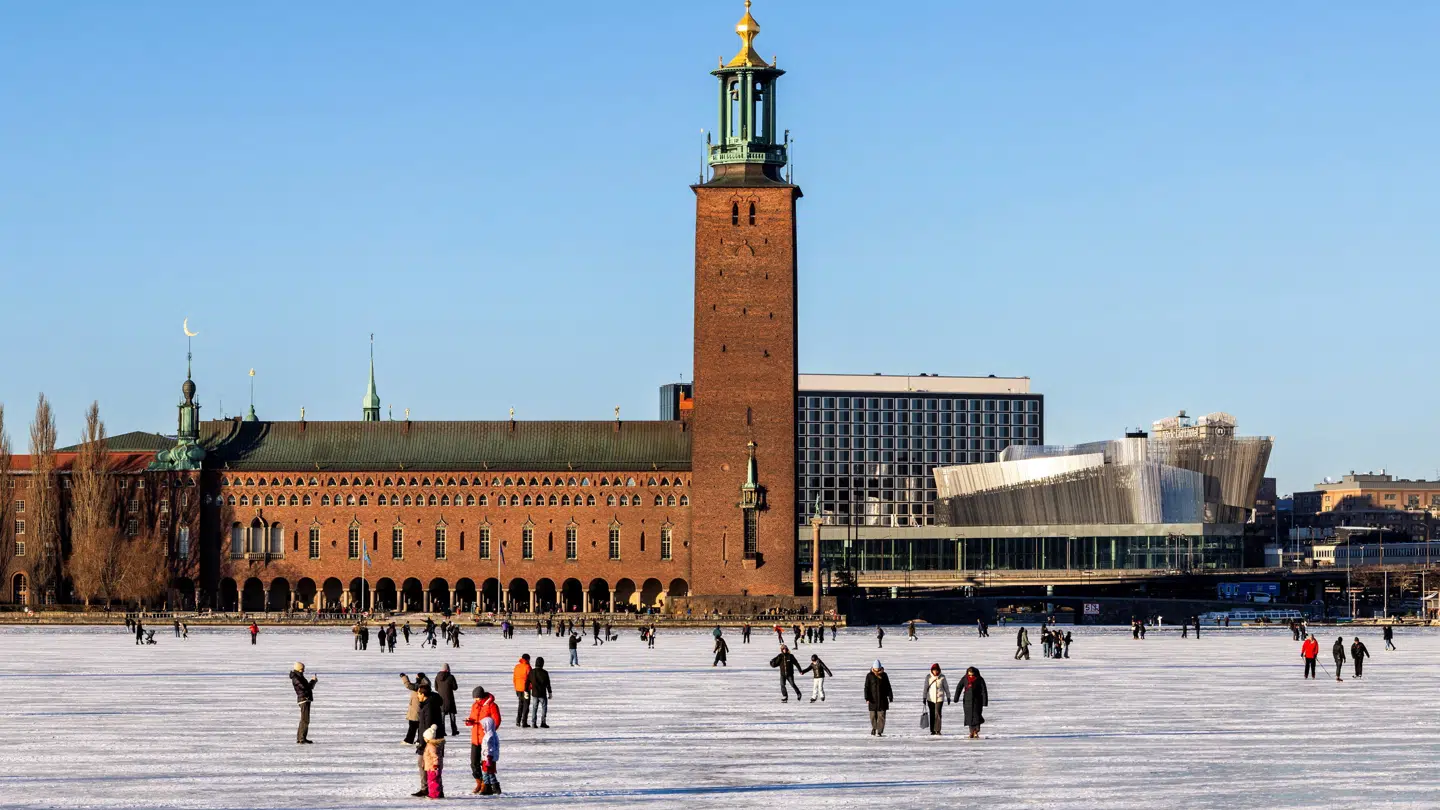 Flere har i de seneste dage bevæget sig ud på isen på Riddarfjärden.