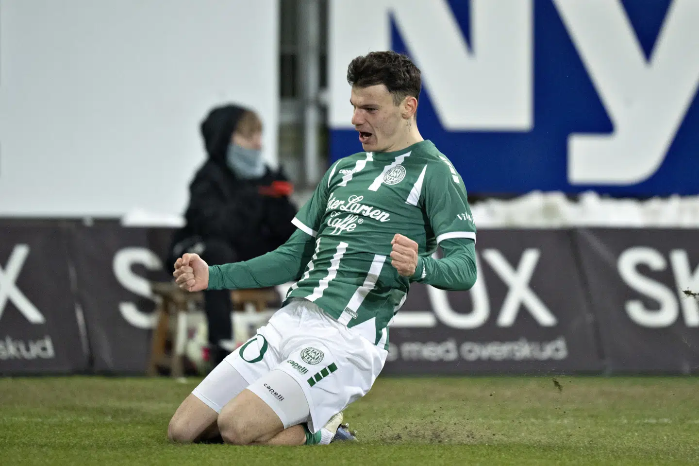 Viborgs Srdjan Kuzmic fejrer sit flotte mål til 1-0 mod Brøndby.