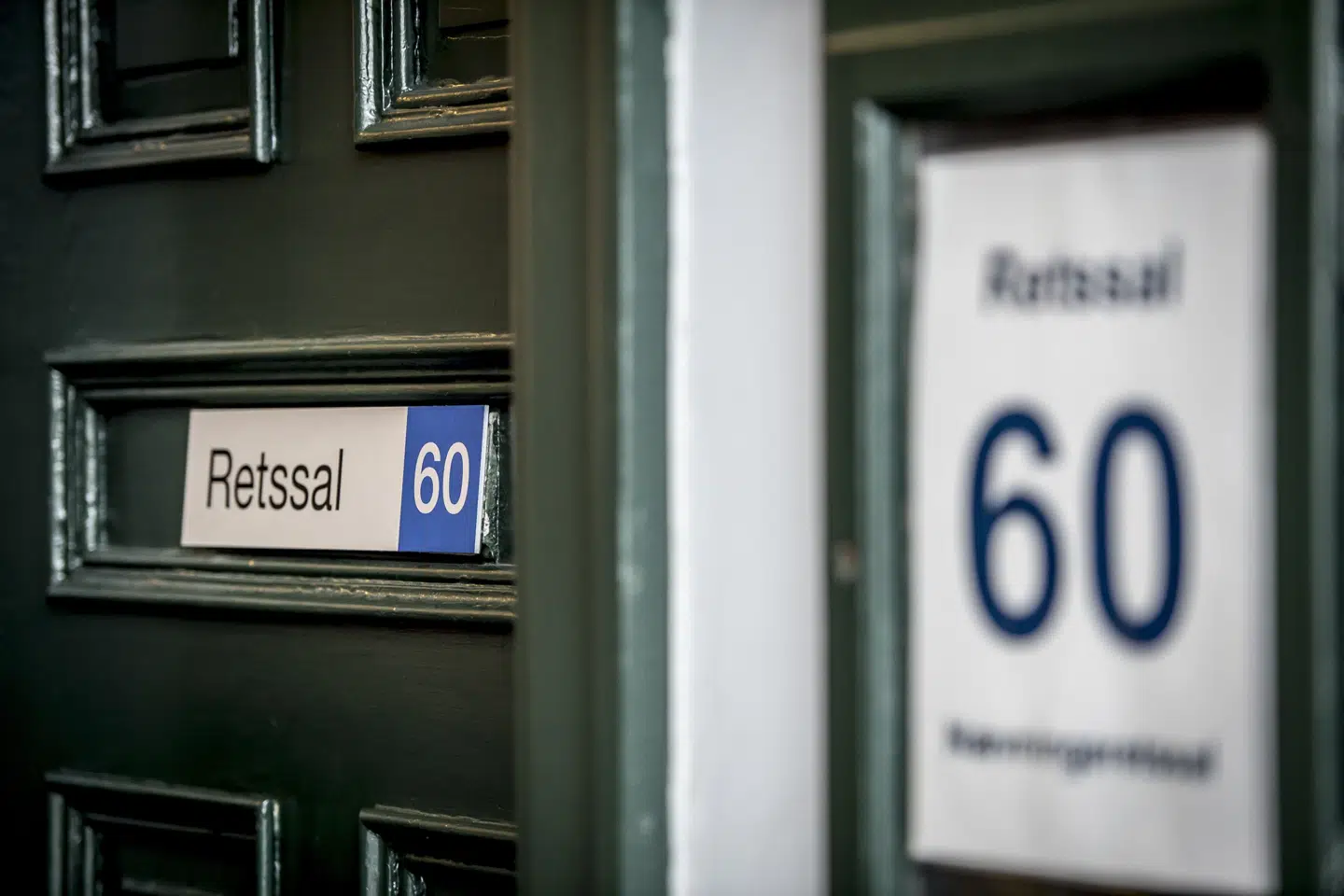 I Københavns Byrets Retssal 60 blev to unge svenskere 3. februar dømt for at have ladet sig hyre til at begå et terrorangreb mod Israels ambassade. Står det til regeringen, skal straffen for at lade sig hverve til kriminalitet, skærpes. (Arkivfoto).