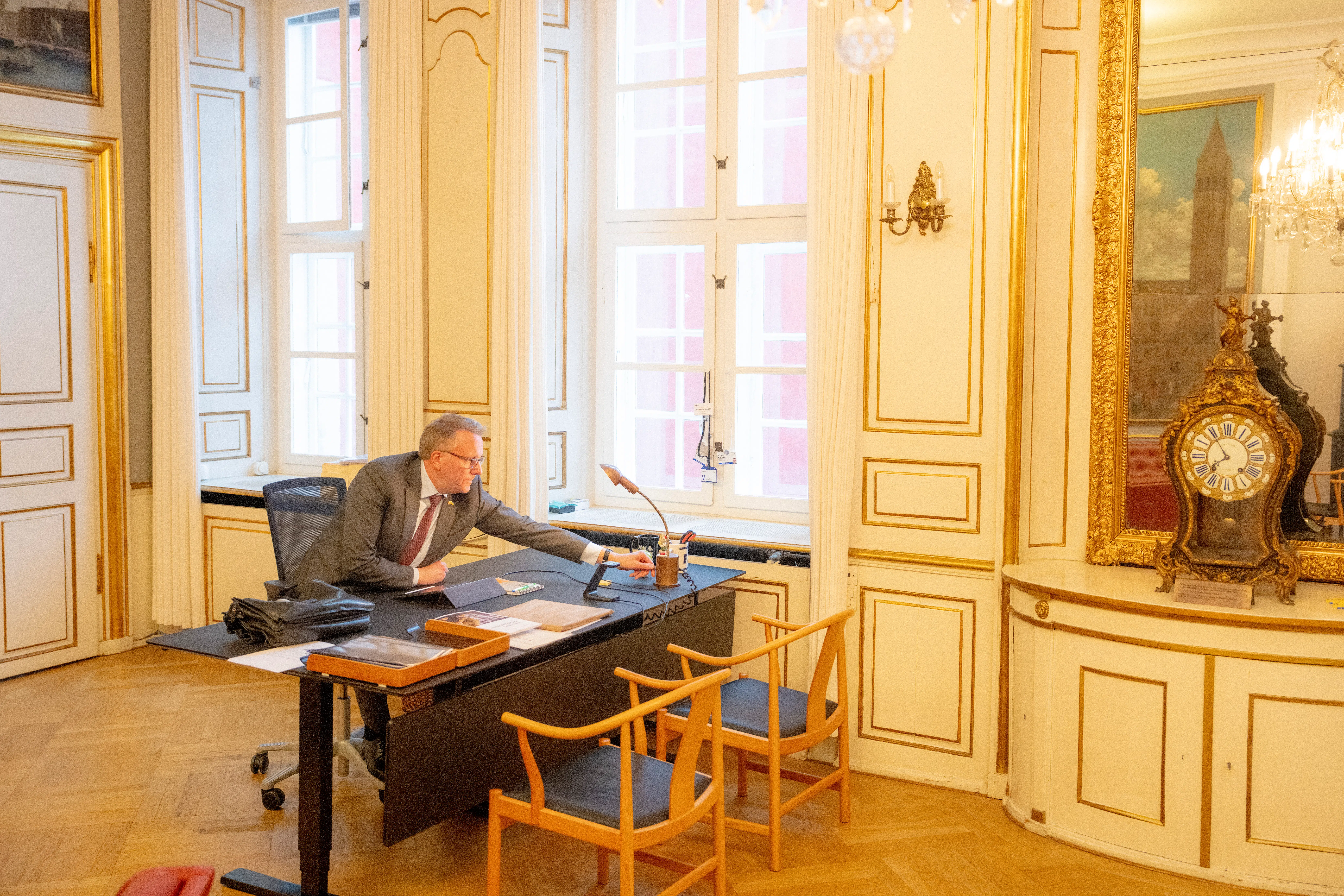 Business-overblik: Regering vil pålægge banker at give kunderne prisoverblik