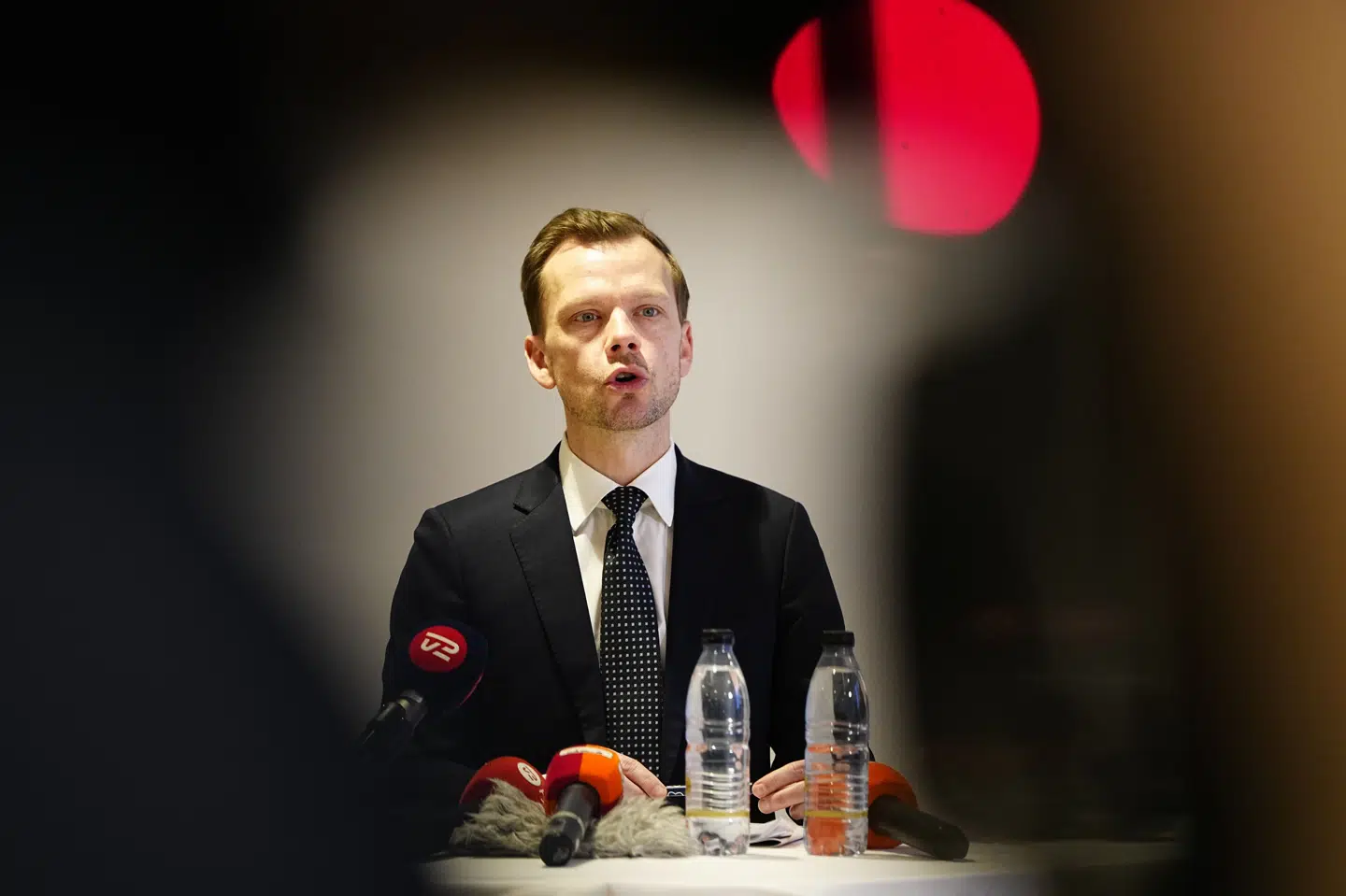 Justitsminister Peter Hummelgaard (S) har mandag morgen i Odense præsenteret ni initiativer mod bandekriminalitet og kriminelle familier.