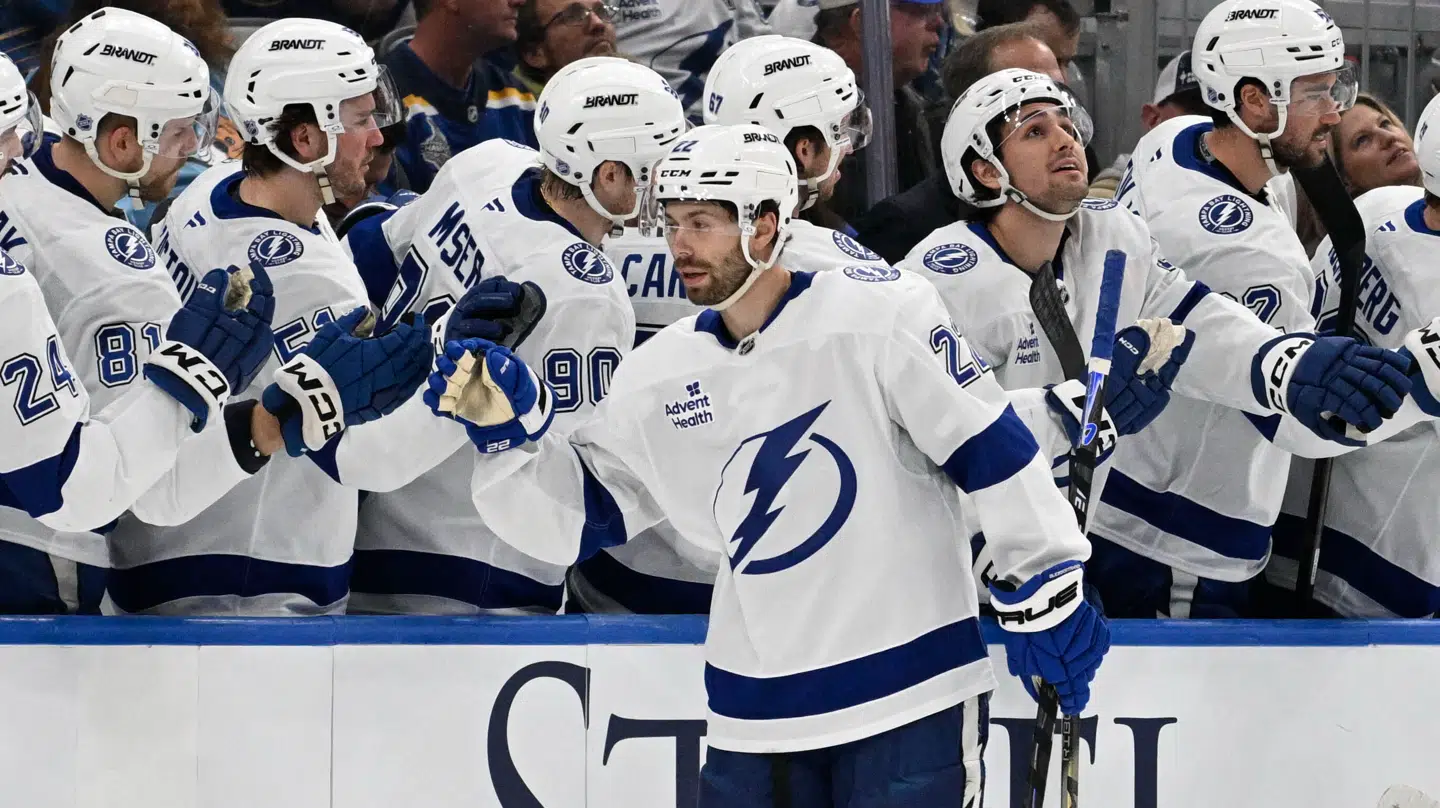 Oliver Björkstrand spiller til daglig i Tampa Bay Lightning.