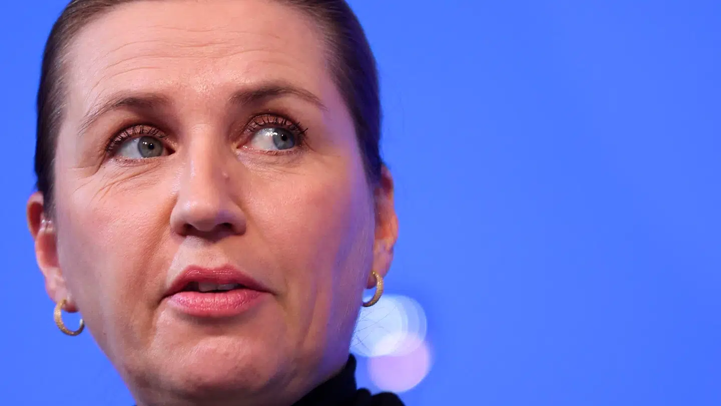 Statsminister Mette Frederiksen (S) bliver anklaget for at gøre landets boligejere usikre.