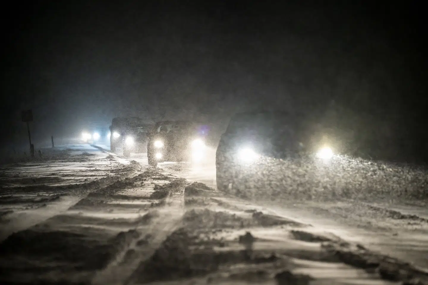 Snefygning voldte mandag problemer på Djurslandmotorvejen, hvor fire køretøjer kørte sammen. (Arkivfoto).