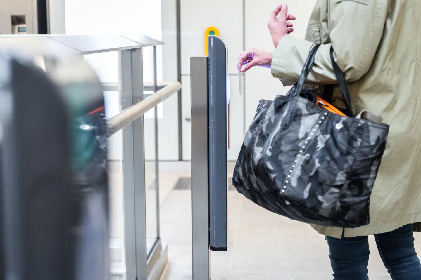 Det fysiske Rejsekort og de blå standere er snart fortid. Rejsende, som ikke ønsker at bruge en app, kan bruge et Basiskort. (Arkivfoto).