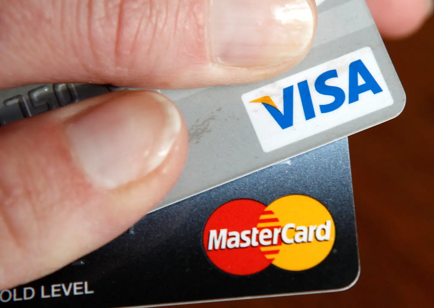 De amerikanske systemer Visa og Mastercard sidder tungt på betalingsmarkedet i Europa. Derfor vil britiske bankbosser nu gøre sig fri ved at oprette et nationalt betalingssystem.