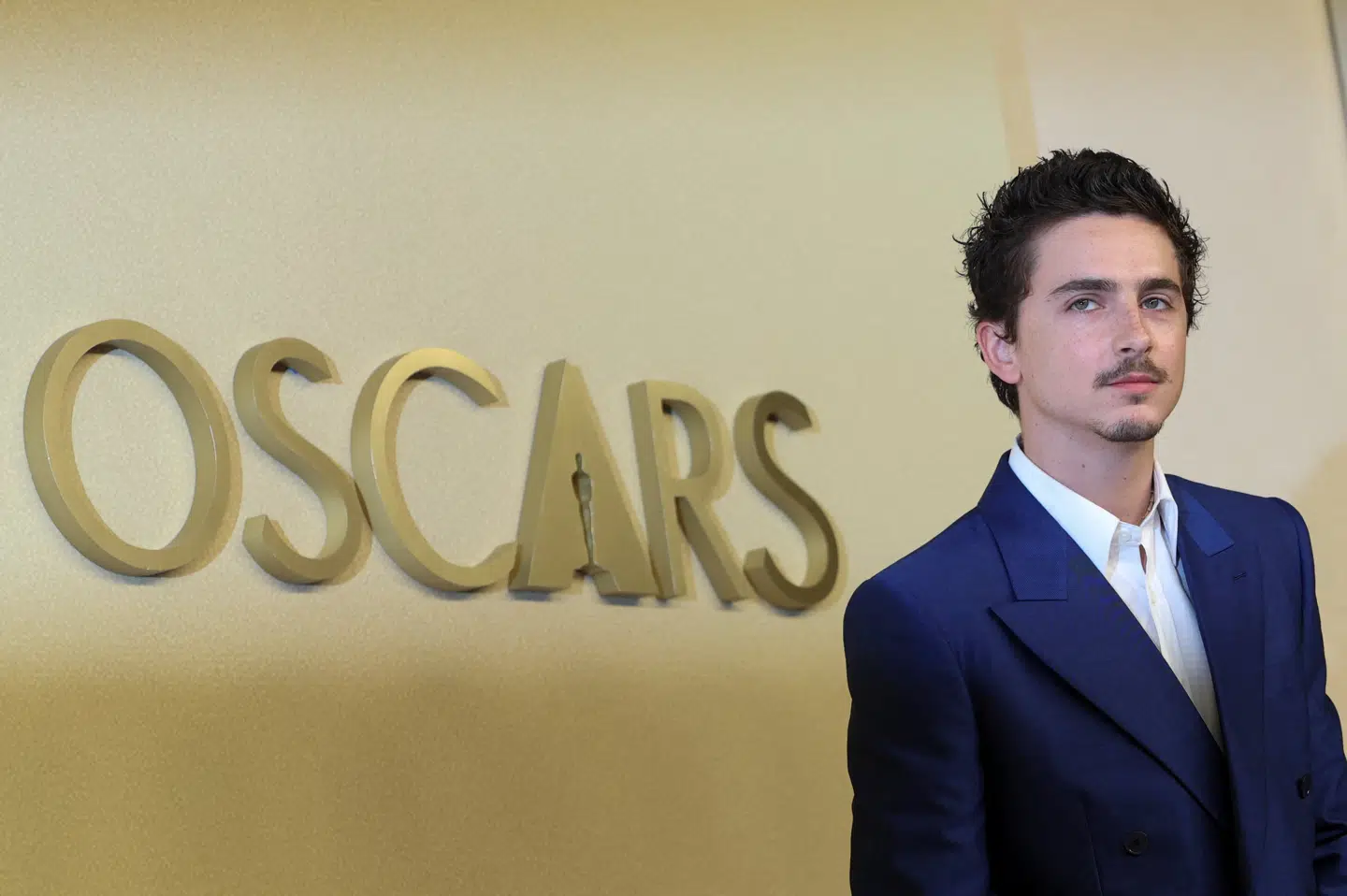 I Hollywood sætter man ikke sit lys under sin skæppe. Men selv her kan Timothée Chalamets ukuelige tro på sig selv skabe opmærksomhed. Om en måned kan den 30-årige skuespiller vinde en Oscar for sin rolle i »Marty Supreme«. Endelig, vil han måske sige.