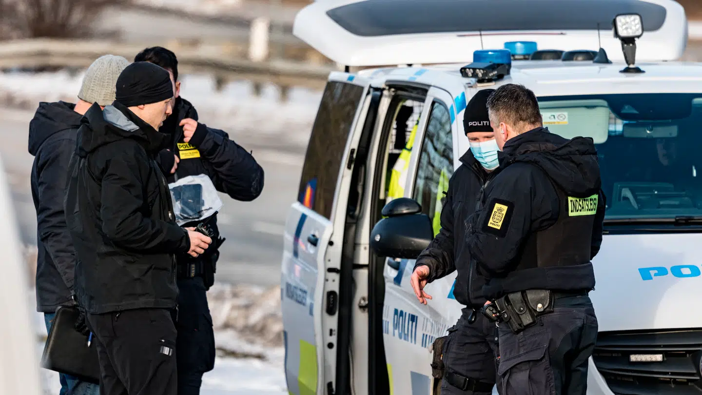 Vestegnens Politi er tirsdag formiddag til stede i krydset mellem Måløv Byvej og Smørumvej i Måløv.