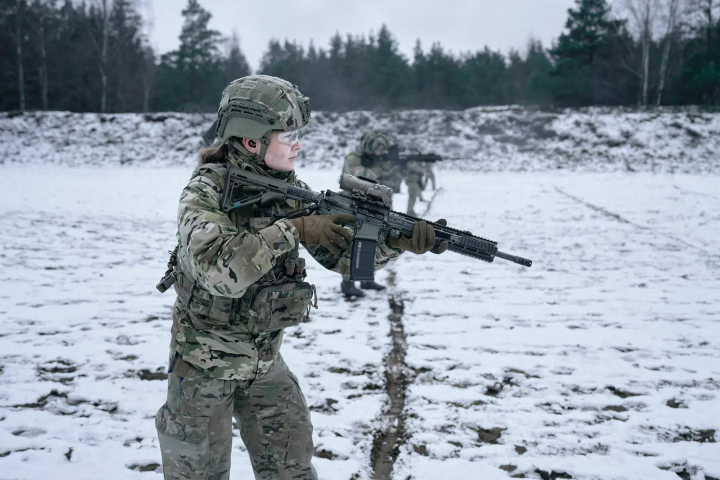 Danske konstabler anses for ufaglærte, og deres ringe grundløn er fastlåst af det danske lønforhandlingssystem, skriver Jens Christian Juul. Her ses danske soldater i Camp Valdemar uden for Riga i Letland i december 2024. Foto: Niels Ahlmann Olesen