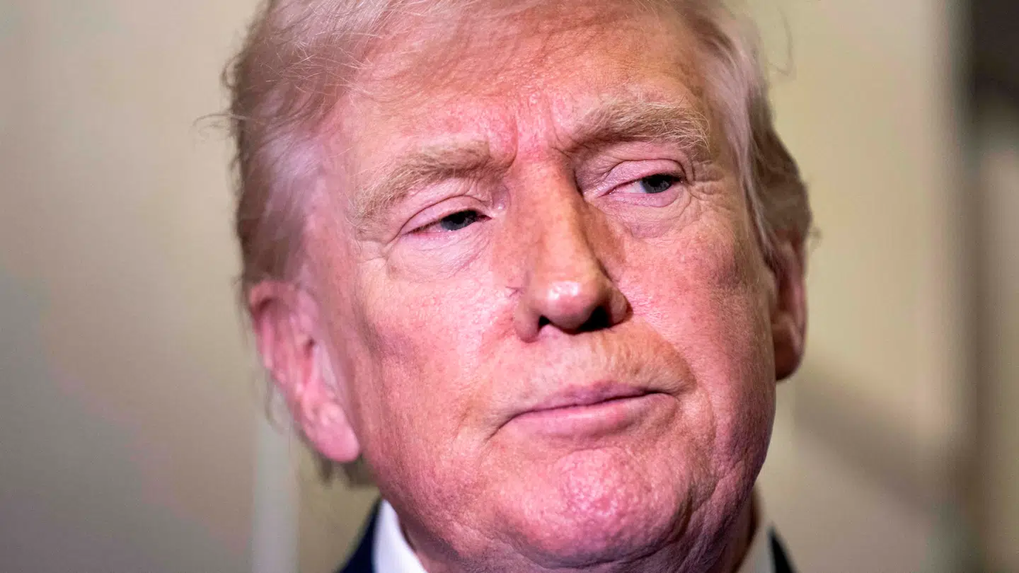 Donald Trump har sendt to hangarskibe, tusindvis af tropper og en lang række kampfly til Irans nærområde.