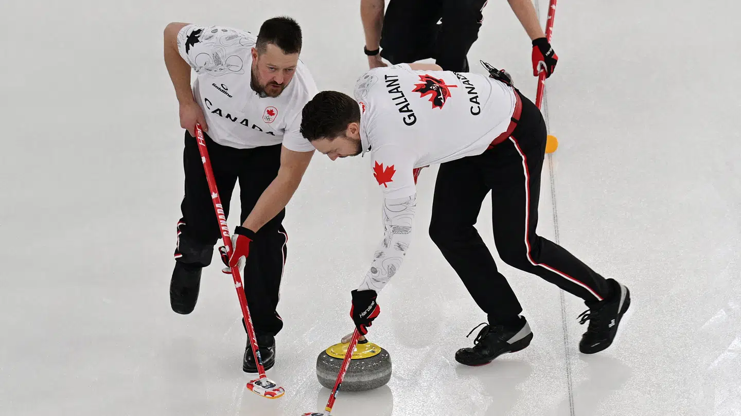 Det var Canadas stjerne Brad Jacobs, der brød reglerne mod Tjekkiet.
