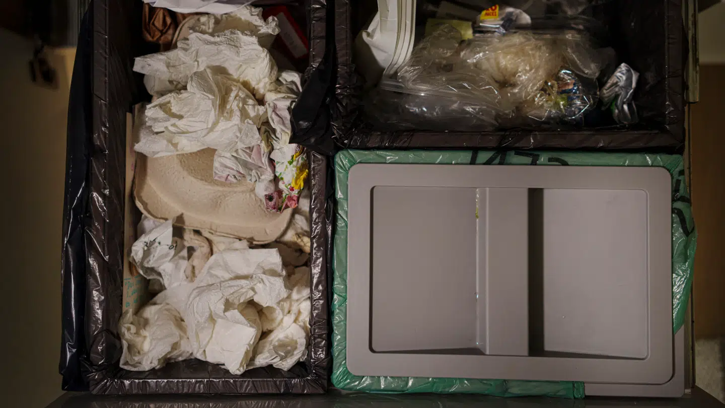 Flere steder i landet har vejret betydet, at skraldespande ikke bliver regelmæssigt tømt.