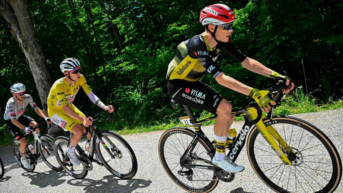 Jonas Vingegaard (forrest) er blevet nummer to i de to seneste udgaver af Tour de France.