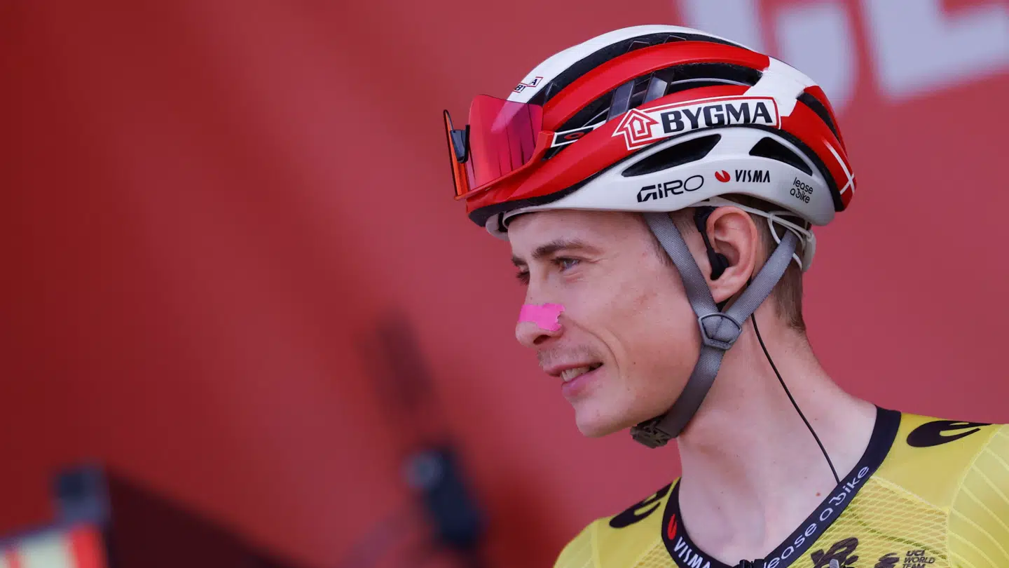 Jonas Vingegaard styrtede under en træningstur i januar og har efterfølgende kæmpet med sygdom. Det har betydet, at han ikke kører UAE Tour i denne uge, som det ellers var planen.