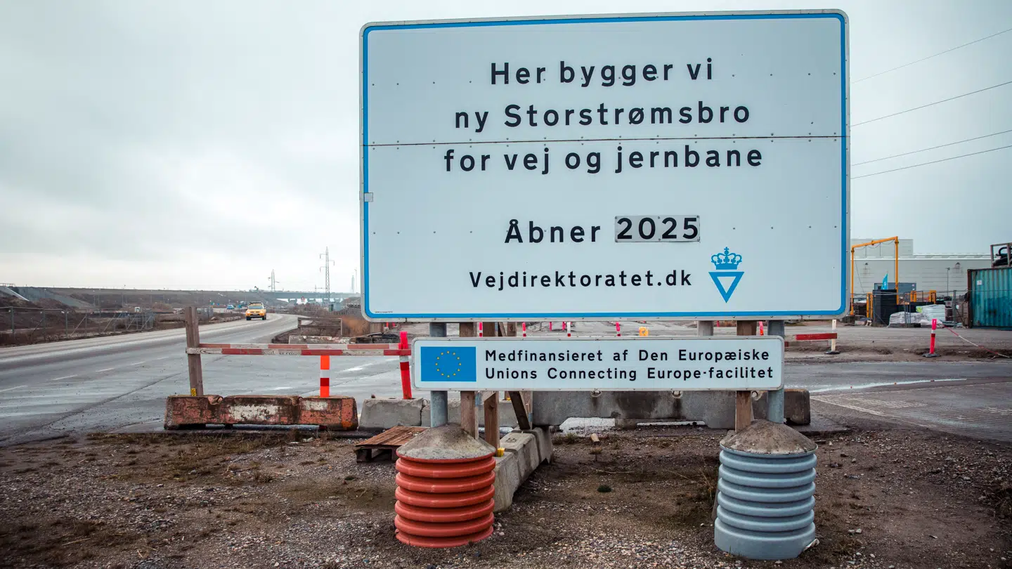 Her bygges ny Storstrømsbro for vej og jernbane. Den gang forventede man at være færdig i løbet af 2025. Nu skriver kalenderen februar 2026. Togtrafik forventes i 2027.