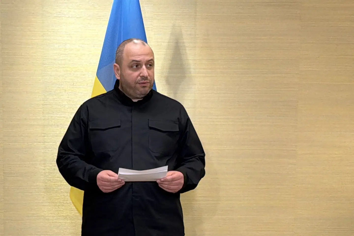 Ukraines chefforhandler, Rustem Umerov, foran pressen efter afslutning på forhandlinger i Genève onsdag.