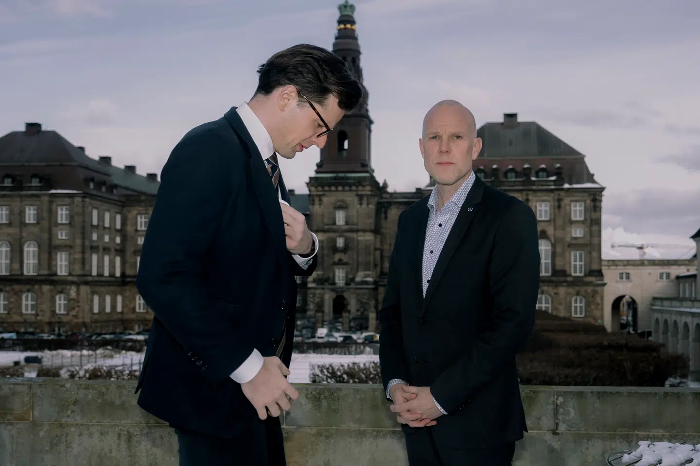 Danmark skal være klar til at opstille franske atomvåben på dansk jord. Det siger Liberal Alliances formand, Alex Vanopslagh, og partiets forsvarsordfører, Carsten Bach, i et interview med Berlingske.