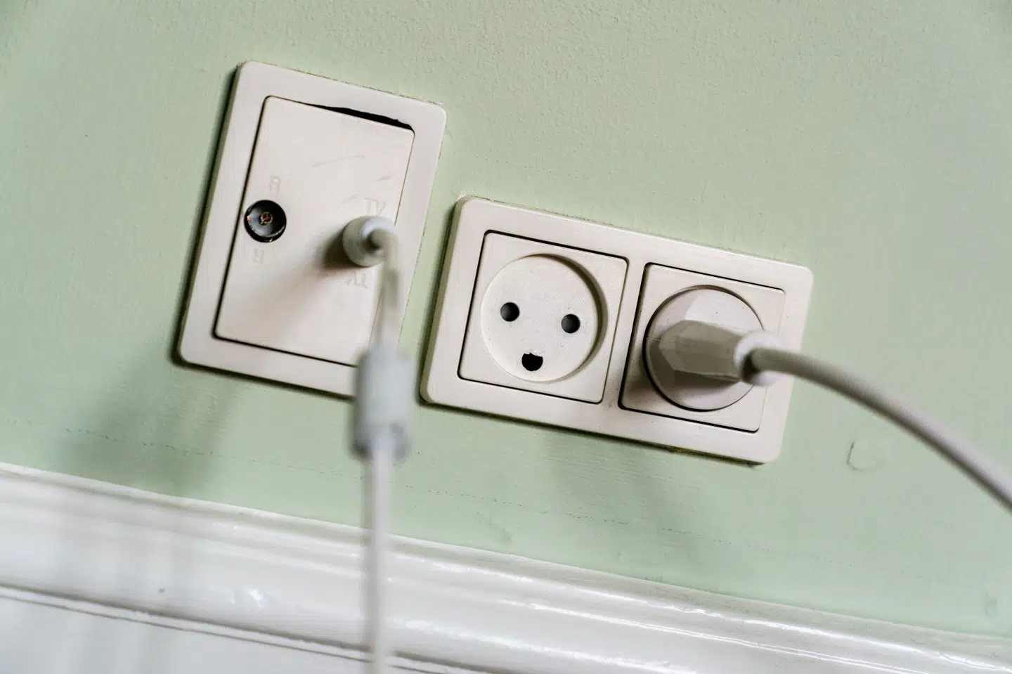 Det var tirsdag sidst på eftermiddagen usædvanligt dyrt at bruge strøm i Østdanmark. Energinet har forklaret det med en kombination af en datafejl og lavt udbud af strøm som følge af vindstille vejr. Nu går Forsyningstilsynet ind i sagen. (Arkivfoto).