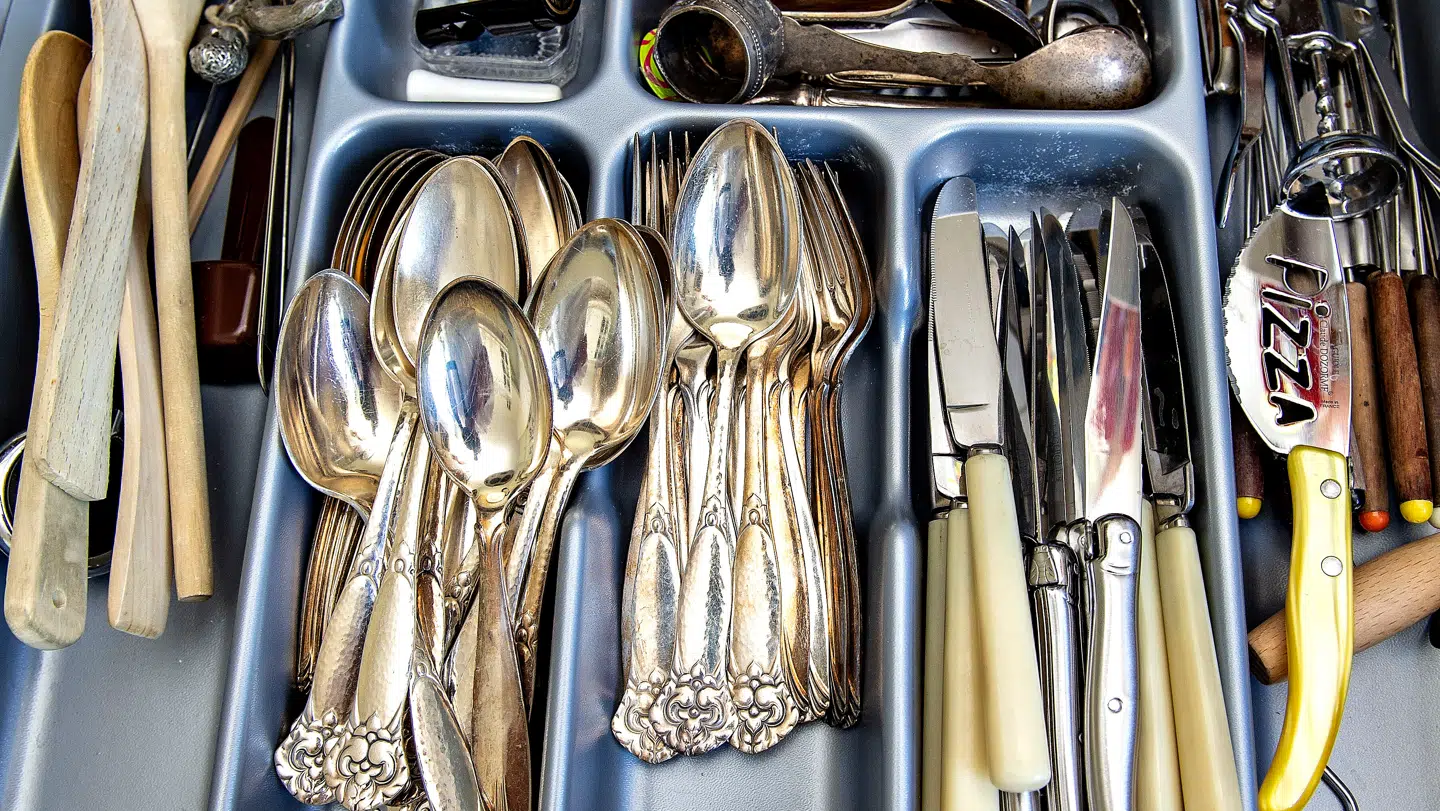 Har du sølvtøj i skuffen, du ikke bruger, så er der penge at hente på at sælge ud.