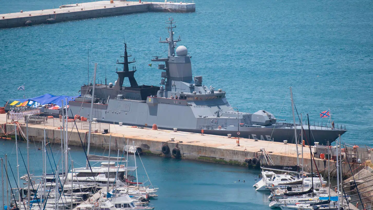 Arkivfoto. Det russiske krigsskib Stoikiy er onsdag lagt til i iransk havn, hvor flere maritime øvelser venter i samarbejde med den iranske flåde.