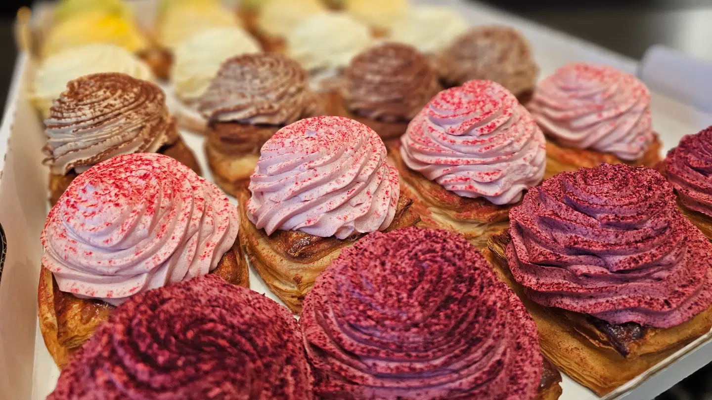 Fastelavnsboller hos de sjællandske Kvickly-butikker kommer fremover fra et centralt bageri.