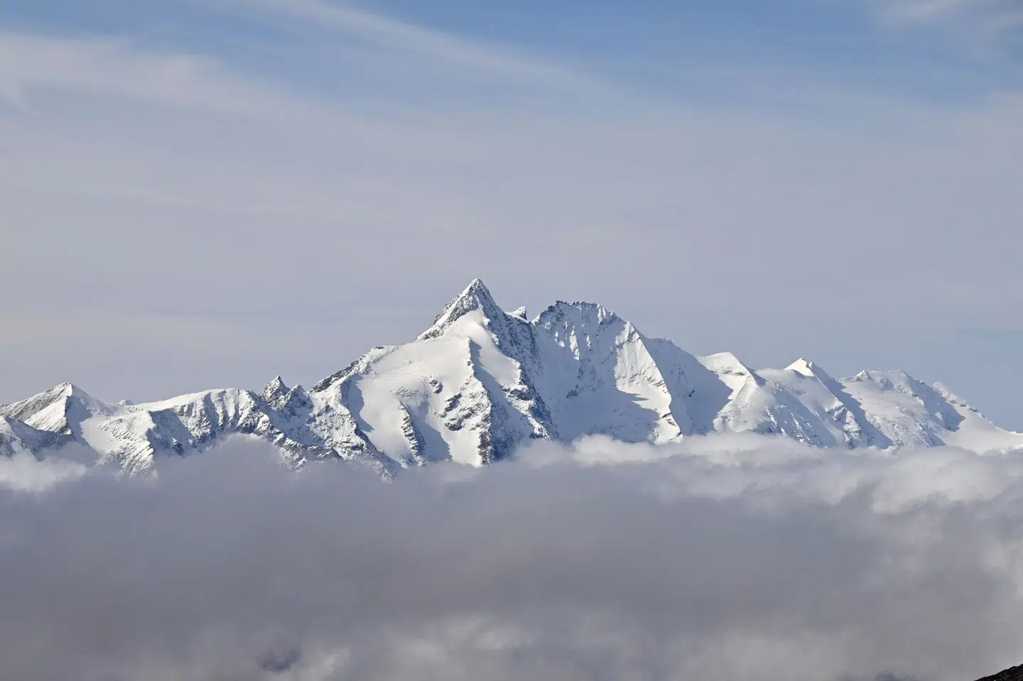 Billede fra oktober 2024 viser bjergkæden Hohe Tauern på det østrigske bjerg Grossglockner. Kvinden Kerstin G. mistede i januar sidste år livet, da hun frøs ihjel, efter at hendes kæreste var gået ud for at finde hjælp. (Arkivfoto).