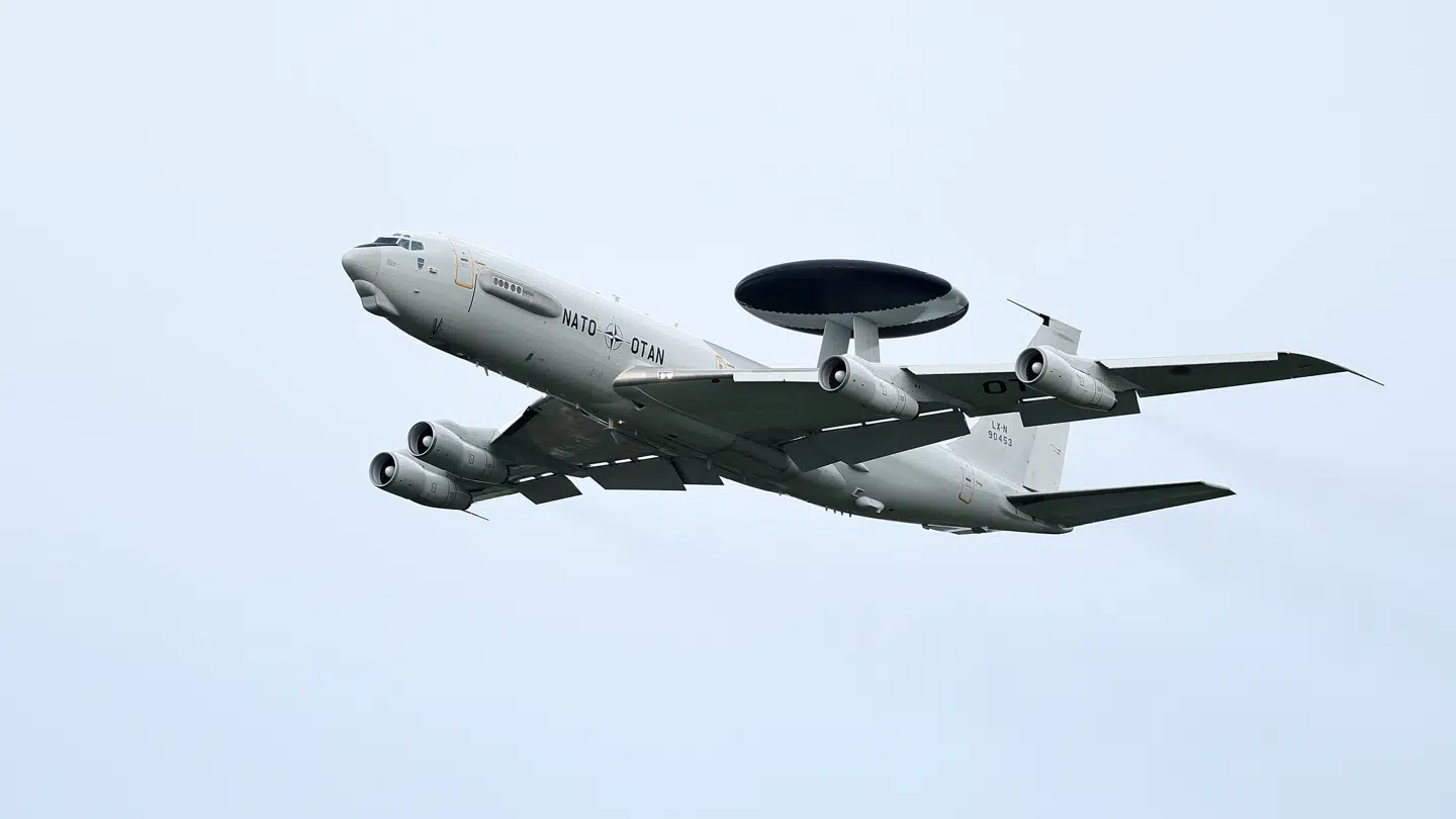 Sådan ser er Awacs-fly ud. Netop nu går meldingerne på, at USA har to tredjedele af netop den flytype, der bruges til kontrol og varsling til områder nær Iran.